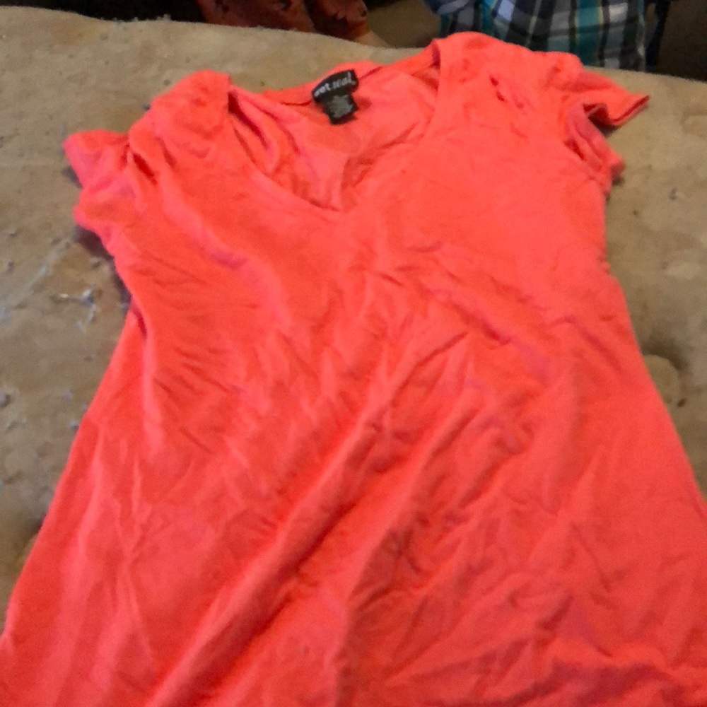 T-shirt v neck